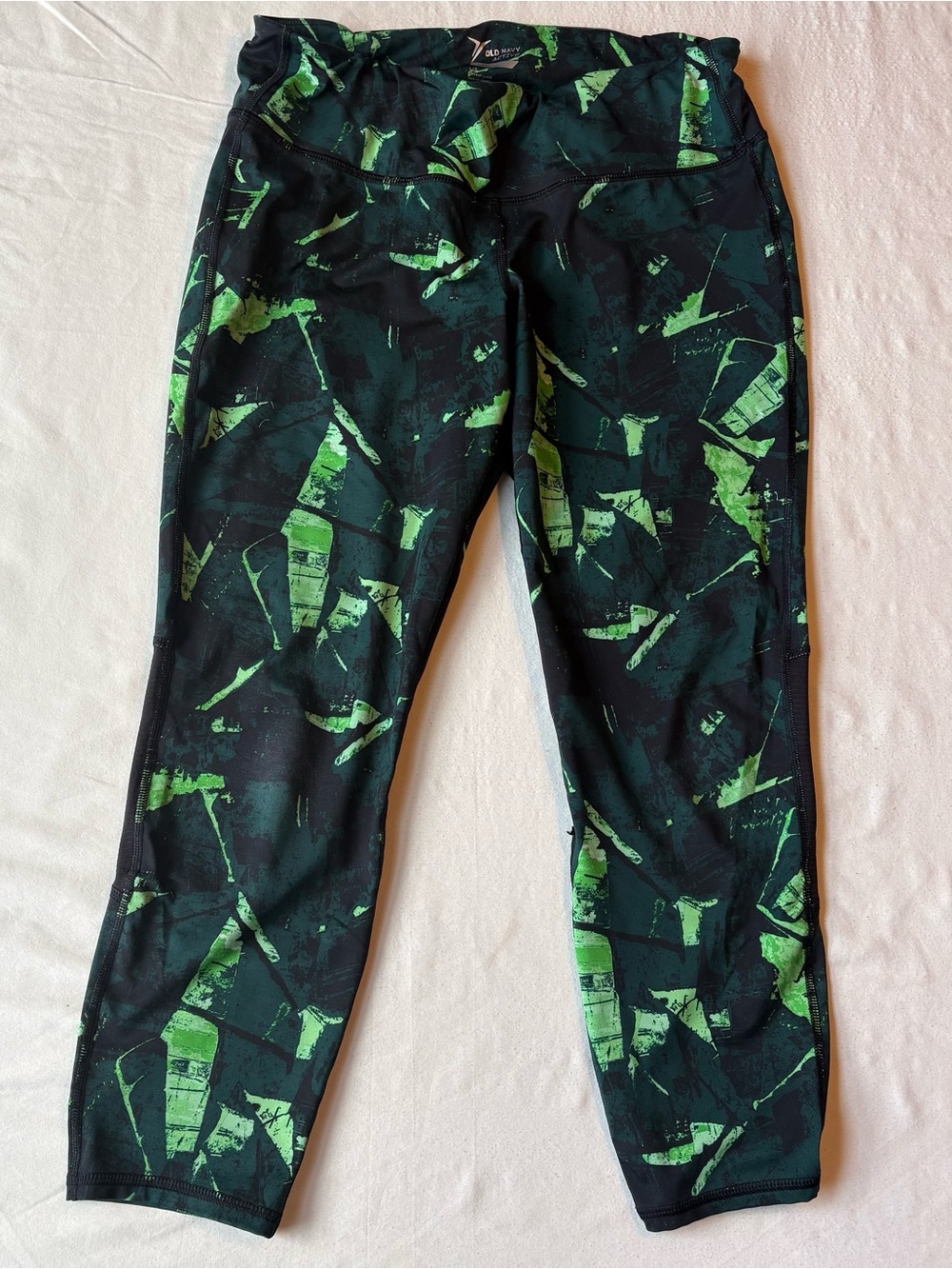 Old Navy Active Go Dry Capri Black Leggings with Green Abstract Print